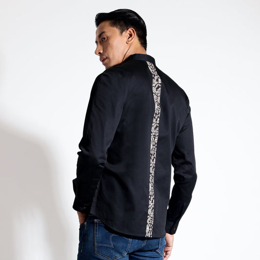 Long sleeve shirt with horizontal pintuck and linear patch applique