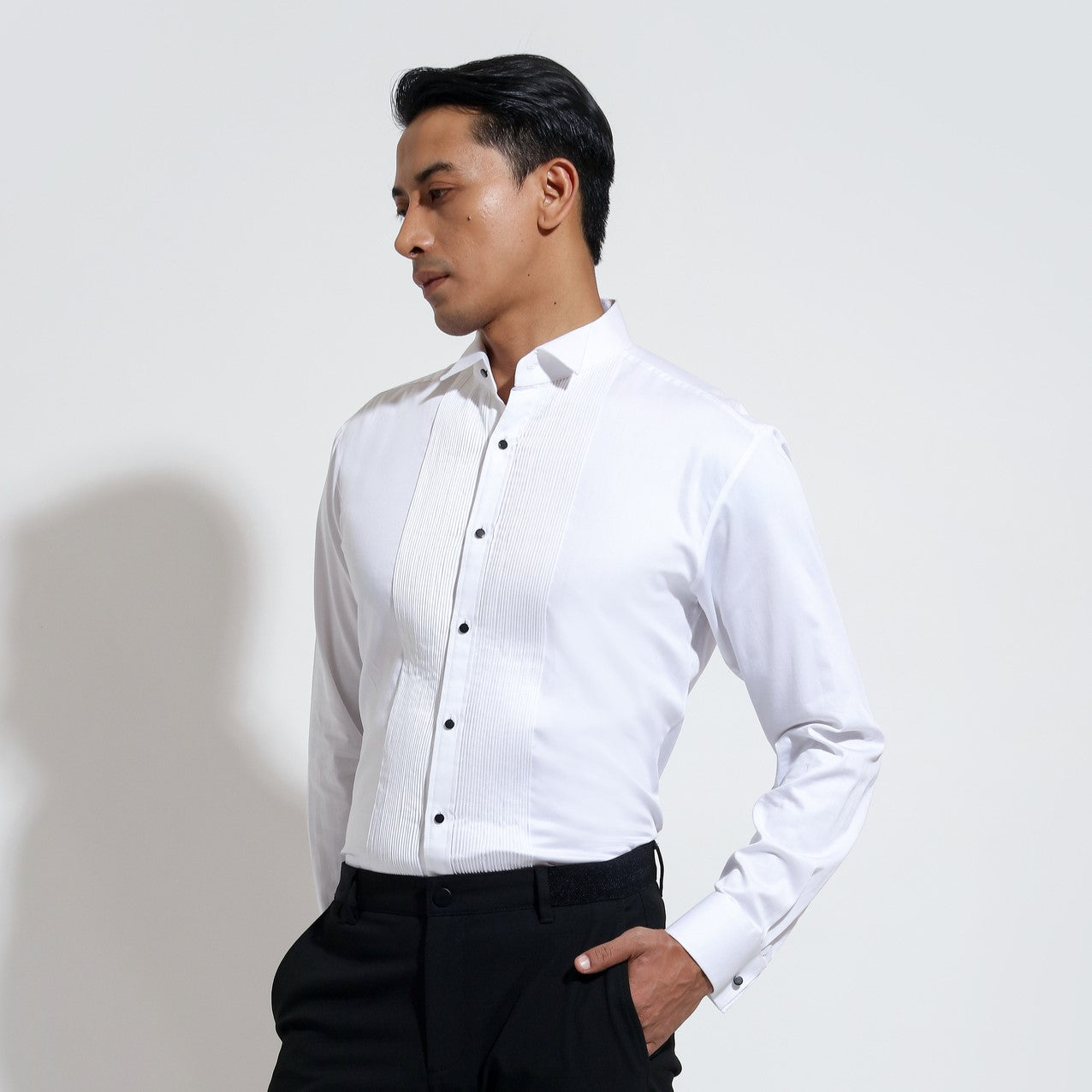 Long sleeve wing collar shirt with cufflink and contrast buttons