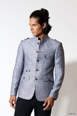 Sporty Bandgala with 3 pocket detail and zipper at chest