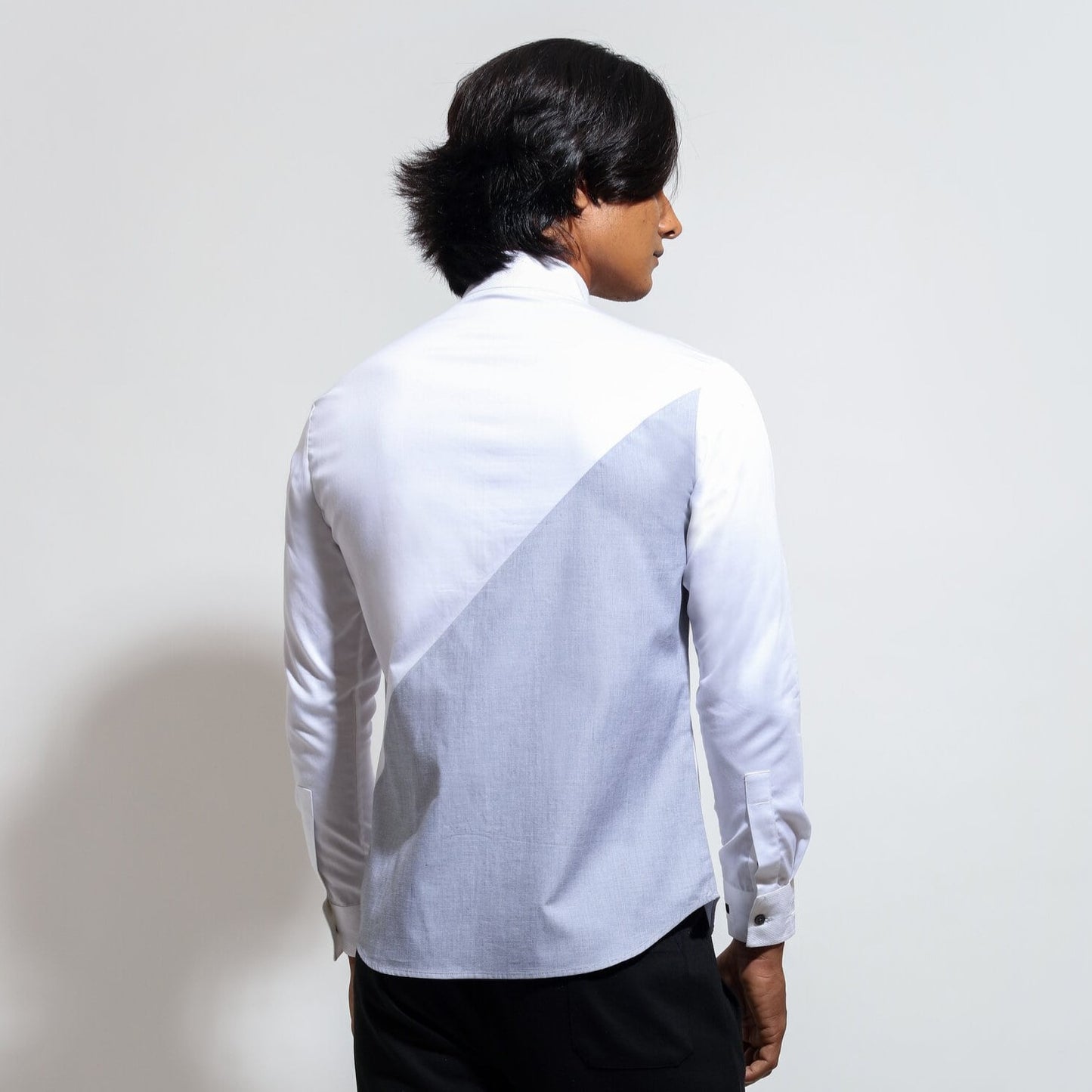 Long sleeve shirt with zipper teeth edging at placket