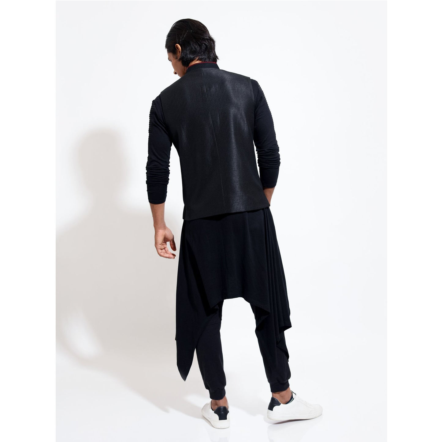 Sleeveless bandi with tonal stylized zigzag layered over jersey handkerchief hem kurta