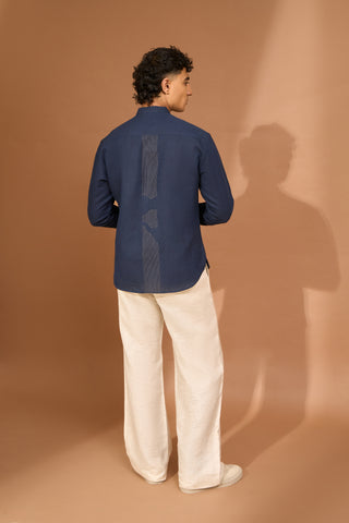 Negative space wave detail shirt