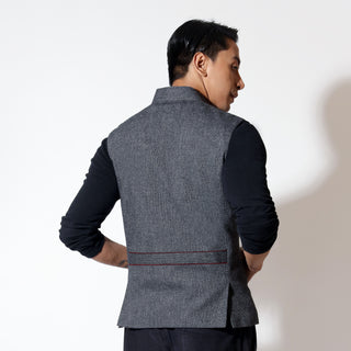 Sleeveless bandi with offcentre open and zipper detail at front