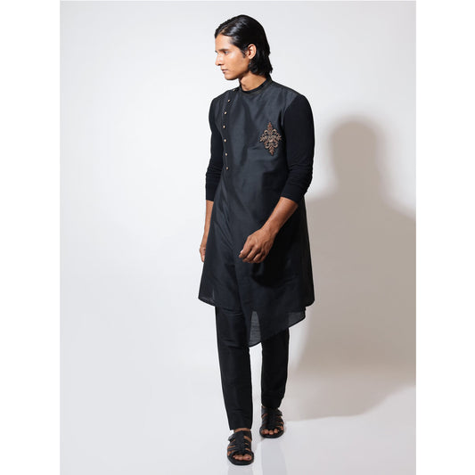 Assymetric hem kurta with zardozi applique at chest and jersey sleeves
