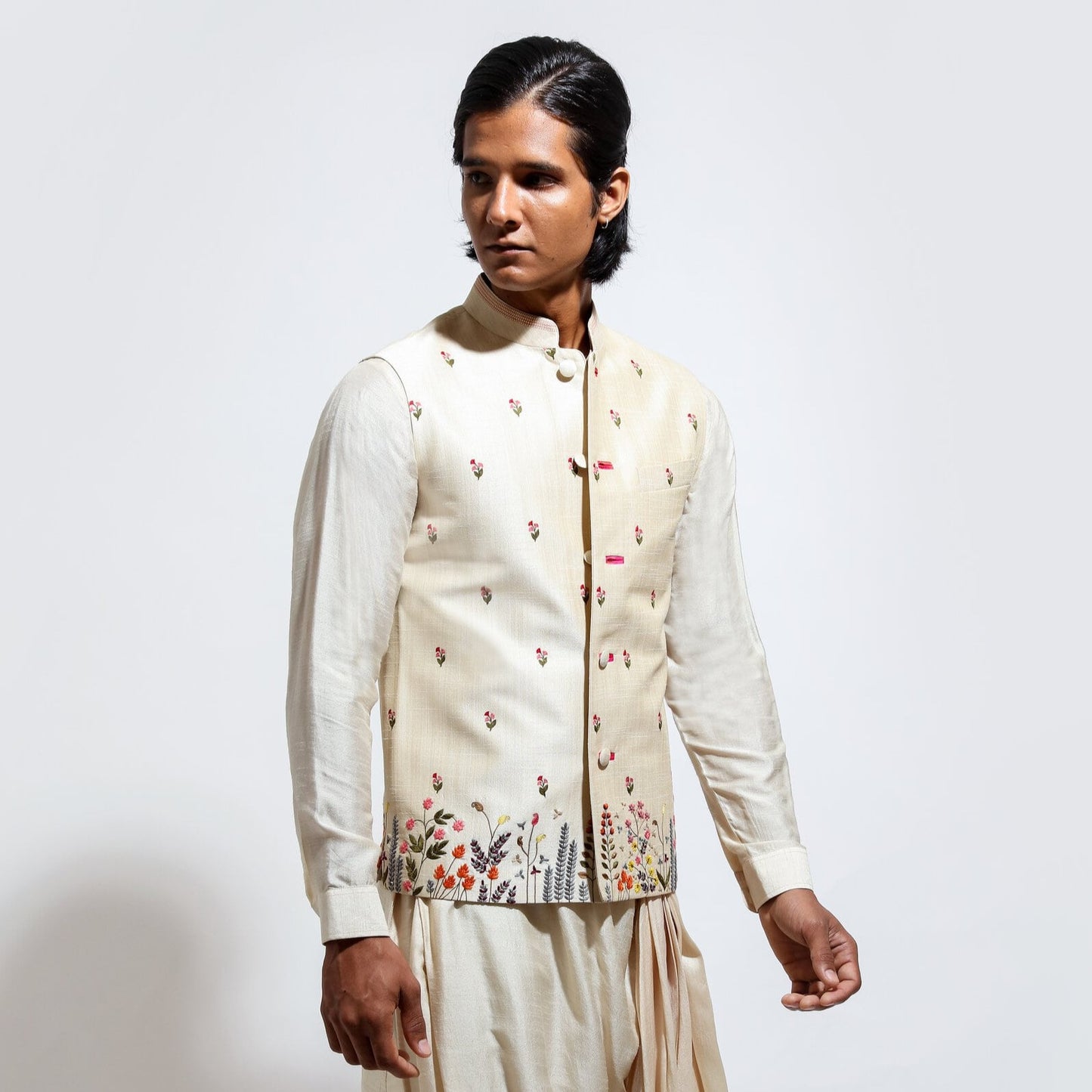 Sleeveless bandi with multicolor floral embroidery at hem