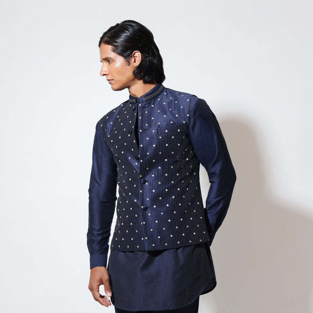 Sleeveless bandi with stitch detail and double tone butti embroidery ...