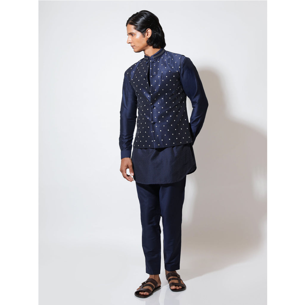 Sleeveless bandi with stitch detail and double tone butti embroidery l ...