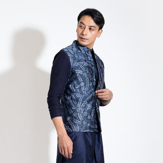 Sleeveless bandi in printed tussar with french knot embroidery