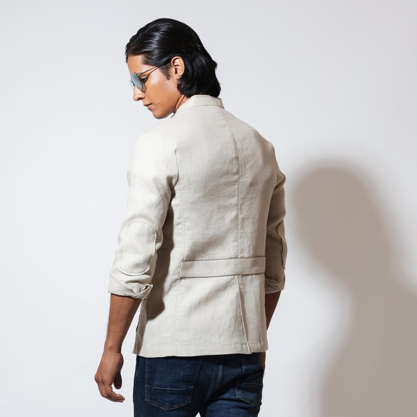 Shaket in linen with zipper at front pocket