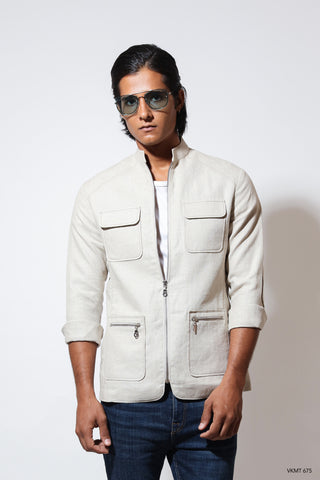Sporty shaket with zipper pocket and angular patch
