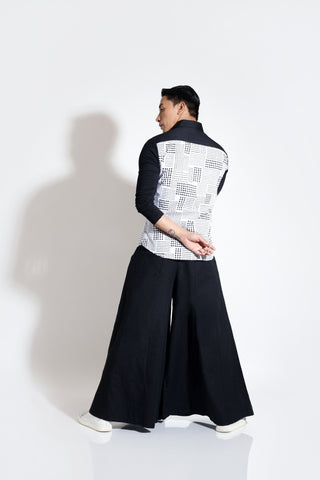 Long sleeve shirt with dot and line print and jersey sleeves