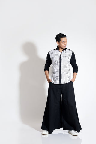 Long sleeve shirt with dot and line print and jersey sleeves