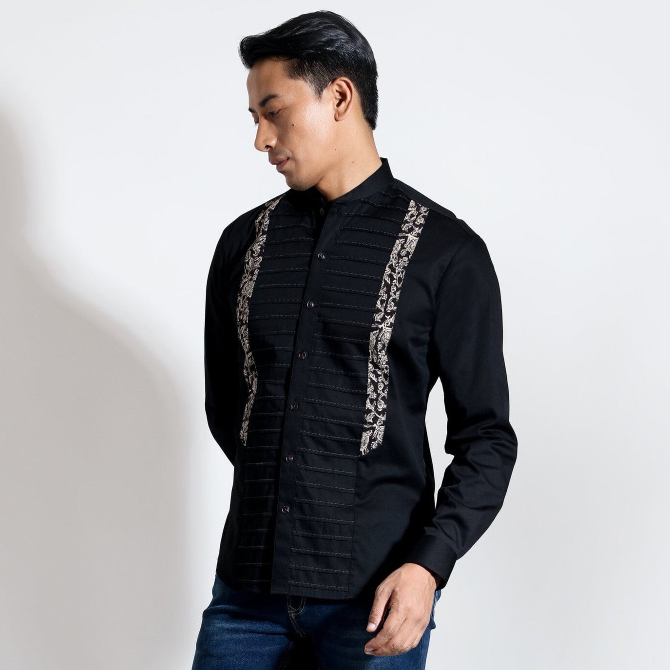 Long sleeve shirt with horizontal pintuck and linear patch applique