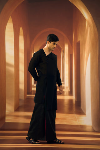 Gilded Zari Line Noir Veshti