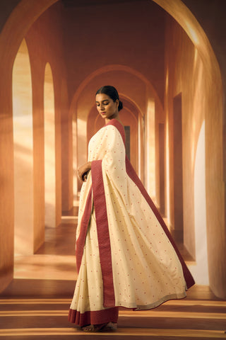 Chiniya Saree in Malli Mozhi Print with Checkered Border