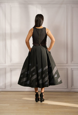 Crop top in silk with peplum paired with boxpleated quilted skirt