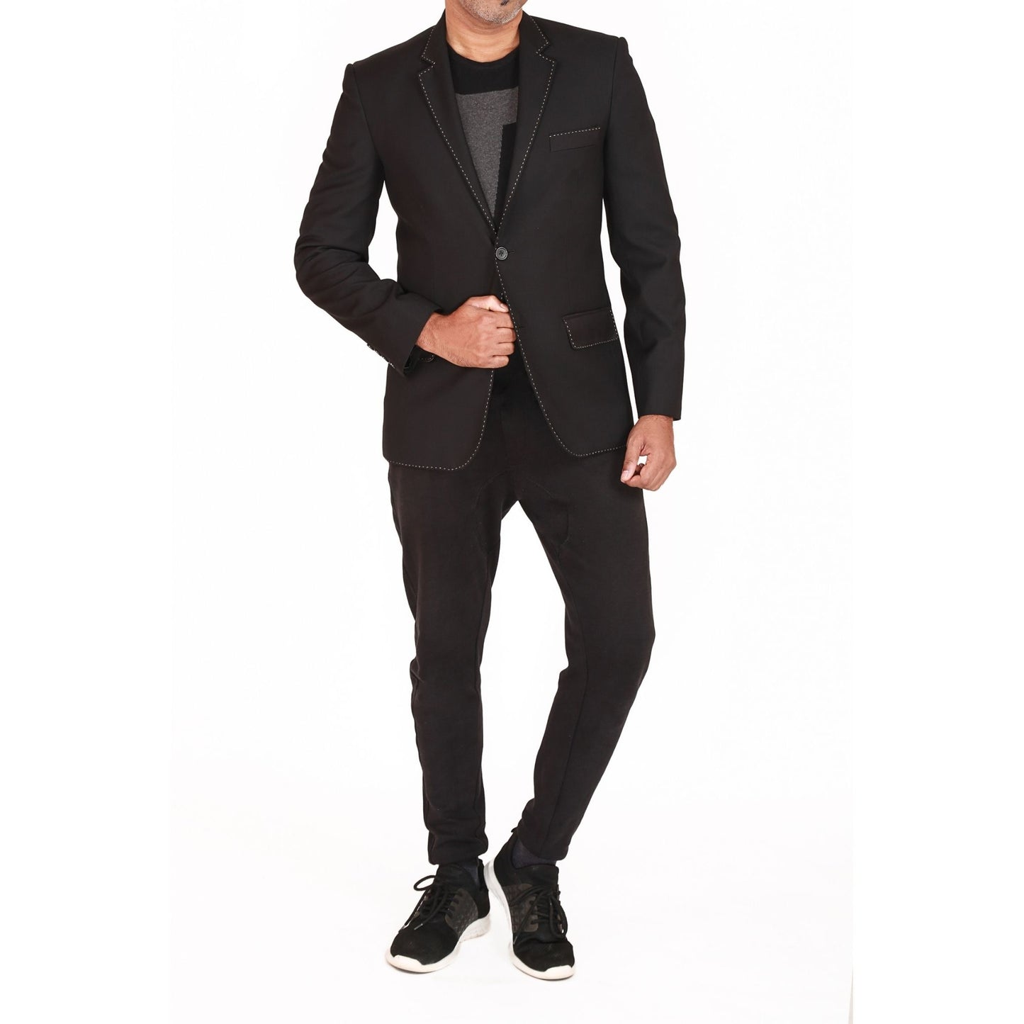 Single breasted jacket with handstitch detail at edges & slimfit flatfront trousers