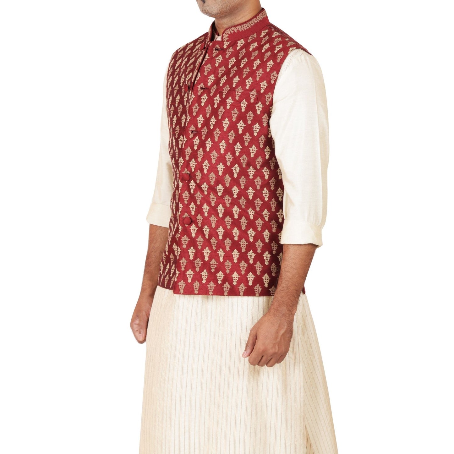 Sleeveless bandi with two tone embroidery