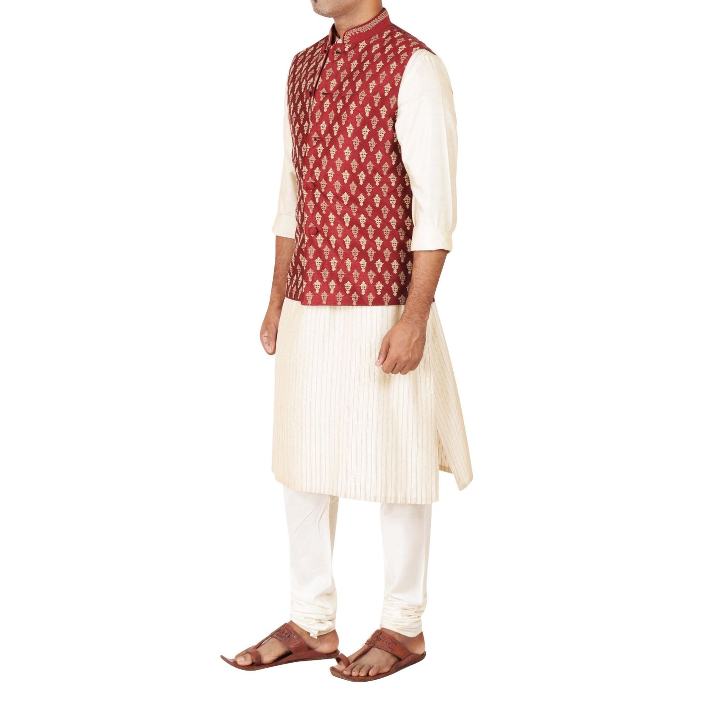 Sleeveless bandi with two tone embroidery